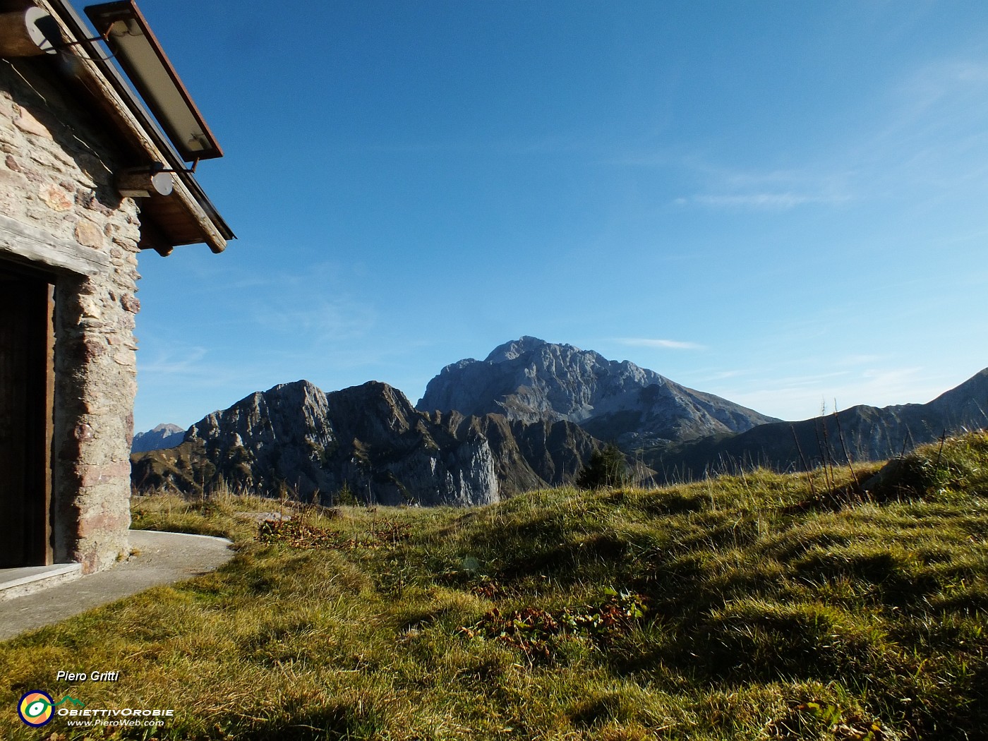 84 Sostiamo alla Baita di Monte Campo.JPG